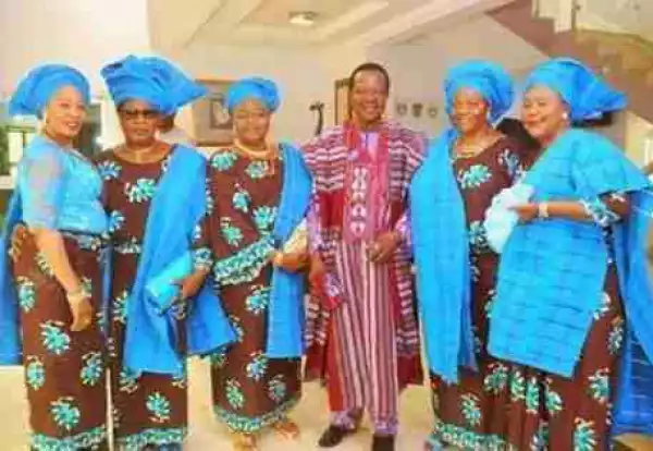 Music Legend, King Sunny Ade Steps Out With His 5 Wives